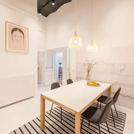 Opera I - 1br / Sleeps 4 / Netflix + Nespresso