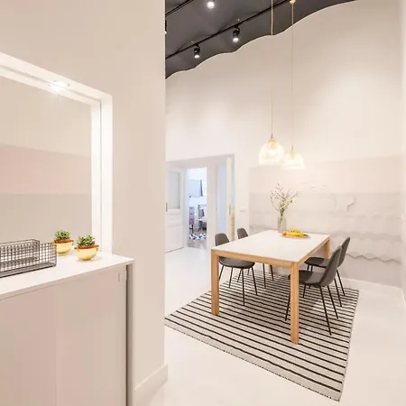 Opera I - 1br / Sleeps 4 / Netflix + Nespresso Appartamento *